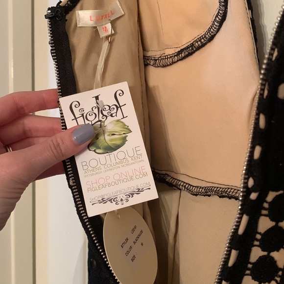 Black and nude lace mini dress - Picture 6 of 7